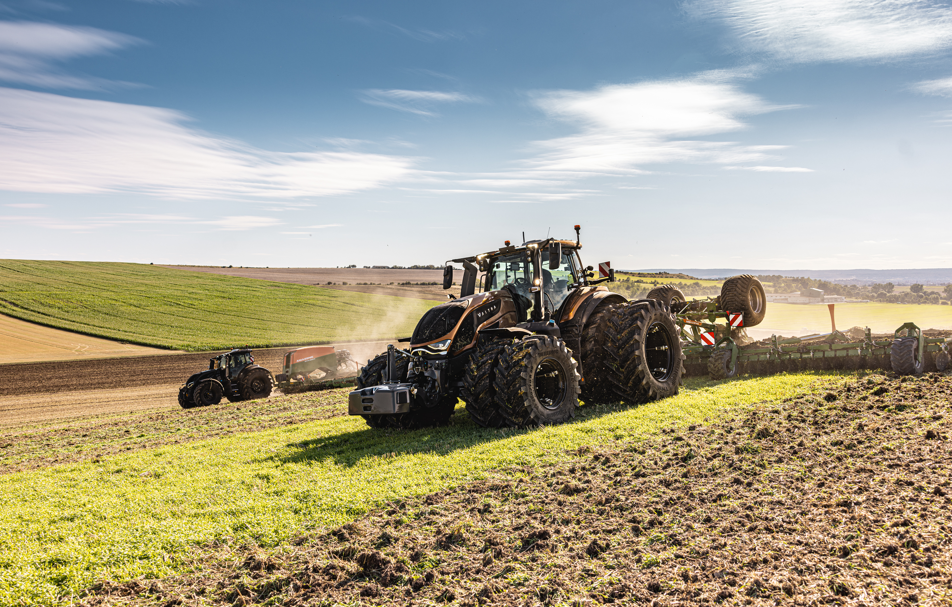 VALTRA (AGCO) - Tractor Test-Drives Meet ECU Testing